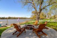 Potomac River Getaway: Walk to Marina! - Ferienwohnung King George