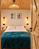 Domki przy lesie 300m od jeziora 509-619-803 - B&B Zawóz