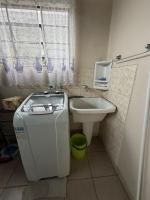 Casa de fácil acesso ao aeroporto e Curitiba, ao lado do Parque São José - B&B São José dos Pinhais