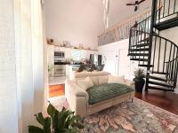 Casa Bohemia, Private Loft Retreat, King Bed, Game Lounge, EV recharging station - B&B Orlando