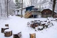 Modern Cabin Retreat with Patio & Outdoor Firepit - Chambres d'hôtes Almonte