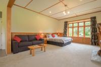 Studio Lit King-Size