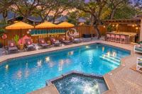 Ultimate Backyard Pool Game Room Kid's Room - B&B San Antonio