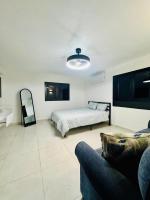 Brand New Luxe Apartment 1 - Chambres d'hôtes Caroline