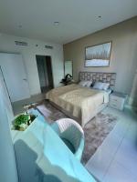 Amazing apartment with infinity pool - Bed and Breakfast Dubai