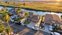 Stunning Waterfront 3BR Retreat - Perfect Getaway - B&B Discovery Bay