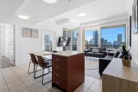 Chevron Renaissance Two Bedroom Ocean Views - CoastHM - B&B Gold Coast