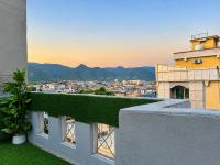 Exclusive Rooftop Suite with City & Mountain Views - B&B Islamabad