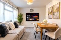Spacious 2BR - Woolton Liverpool L25 - Free Parking - Ferienwohnung Huyton