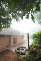 The90sVilla - Pool Amidst Tea Gardens - B&B Pinangot