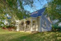 Century Old Farmhouse in Fulton: 6 Mi to Town! - Chambres d'hôtes Fulton