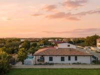 New modern villa Riz with private pool near the town center and beach by WiiBuk - Chambres d'hôtes Pula