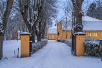 300 Year Old Villa in Solna Mall of Scandinavia - B&B Solna
