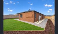 T&T Homes Traralgon Modern 4-Bed-Brandnew - Bed and Breakfast Traralgon