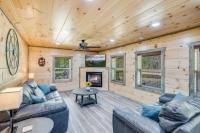 Cozy Cub Cabin - Movie Room, Games, & Hot Tub! - Ferienwohnung Gatlinburg