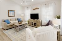Dog-friendly home with pool patio & washer&dryer - B&B Santa Rosa Beach