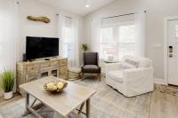 Dog-friendly home with pool patio & washer&dryer - B&B Santa Rosa Beach