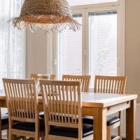 Large apartment in a 19th-century wooden house in the center of Hanko - Ferienwohnung Hanko