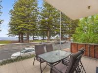 Breeze Beachfront Apartment - Bed and Breakfast Victor Harbor