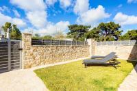AG Stone Home - Idyllic Beachside Villa in Isthmia - B&B Isthmía