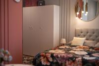 LITTLE ROSE APARTMENT CENTRUM & 24h self check-in with parking - Bed and Breakfast Banská Bystrica