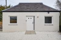 Aparthotel Largs - Mix of Studio, 1 & 2 Bed Suites and 2 Bed Cottage - Chambres d'hôtes Largs