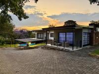 The Van Wijk Residence 3Bedroom Private Home - Chambres d'hôtes Mbombela
