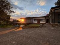 The Van Wijk Residence 3Bedroom Private Home - Chambres d'hôtes Mbombela