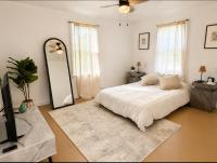 The Cleveland Cozy Retreat Private Upstairs 2BR Apartment - Chambres d'hôtes Cleveland