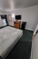 SA - King Bed Hotel Studio 107 - B&B San Antonio