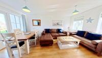 Bayside Cottage - Part of the The Bay Filey Holiday Village with pool, gym and direct beach access, pub, restaurant, tennis and meadows walks - B&B Filey