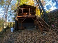 Romantic Fall Foliage Couples Cabin, Private Hot Tub, EV Station, Fast 600 Mbps WiFi - B&B Mars Hill