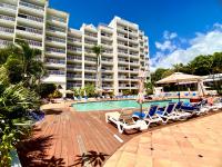 Large Ocean View Studio with Pool and Parking near Mullet Bay and Dining - Bed and Breakfast Cupe Coy