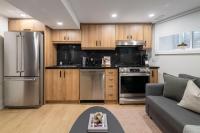 Stylish 2BR West End Oasis Near High Park - Bed and Breakfast Toronto