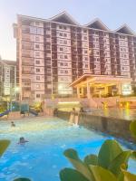 Coastal Crest View l 1BR with Balcony l Pool - Chambres d'hôtes Talisay