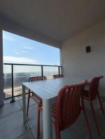 Elegant Modern Apartment with Terrace - Chambres d'hôtes Ostende