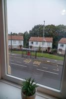 Spacious 4 Bedroom House Sleeps 8 With Game Room Near Metro - Bed and Breakfast Felling