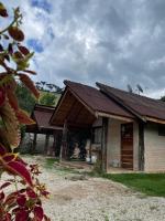 Chalé com lareira , hidro dupla e café da manhã próximo ao centro - B&B Santo Antônio do Pinhal