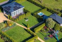 Family Garden House with Outdoor Jacuzzi, Free Parking, Playground, BBQ and AC - Bed and Breakfast Riga