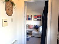 Cosy Home, Contractors, Families, Garden Cabin, Parking, Stoke & Newcastle - Bed and Breakfast Newcastle-under-Lyme