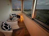 Herbstlicher Logenplatz, Glasbalkon, Panoramablick Ostsee, Binnensee & Salzwiesen - Stilvoll - Highspeed WLAN - Parkplatz - Ferienwohnung 'Freiheit' - Ferienwohnung Heiligenhafen