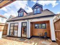 Fussy Stay - Stylish 2-Bed Home in Westcliff-on-Sea - B&B Southend-on-Sea