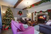 Bulls Head Historic Home With Garden And Hot Tub - B&B Chapel en le Frith