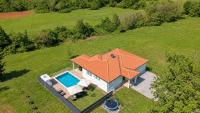 Beautiful villa Petar with pool in Brtonigla - B&B Buroli