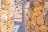 78 Beach Road Oceanfront With Pool Sleeps 8 - B&B Kleinmond