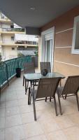 Cozy 1BR Apartment with Parking by Opal Keys - B&B Lárisa
