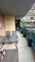Cozy 1BR Apartment with Parking by Opal Keys - B&B Lárisa