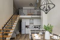 Main Street Farmhouse City Retreat by Hollyhock - B&B Louisville