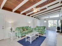 Downhome Cabin by the Canal - B&B Key Colony Beach