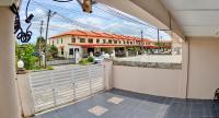 ANG LEE HOLIDAY HOME 1 - Bed and Breakfast Semporna
